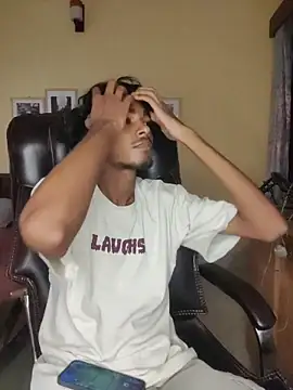 Snapshot of thecatfish chatting on November 7, 1:32 am thecatfish online show from November 7, 1:32 am