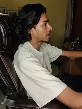 Snapshot of thecatfish chatting on November 1, 5:18 pm thecatfish online show from November 1, 5:18 pm