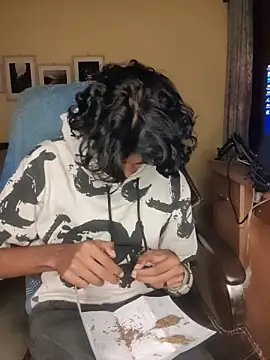 Snapshot of thecatfish chatting on November 16, 8:46 pm thecatfish online show from November 16, 8:46 pm