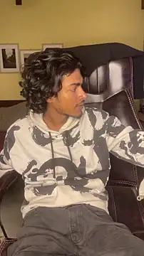 Snapshot of thecatfish chatting on November 19, 5:13 pm thecatfish online show from November 19, 5:13 pm