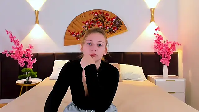 Snapshot of KimberlyPierceLove chatting on September 19, 2:32 pm KimberlyPierceLove online show from September 19, 2:32 pm