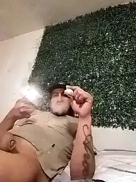 Snapshot of Arce92 chatting on February 12, 9:42 am Arce92 online show from February 12, 9:42 am