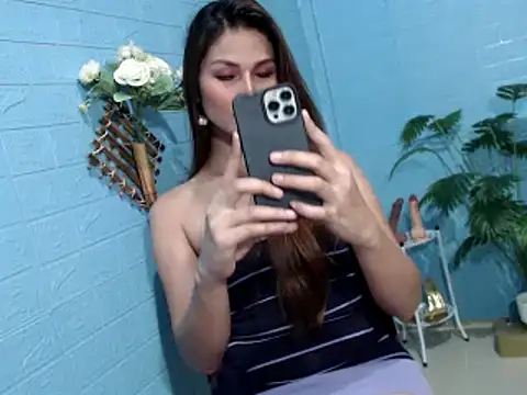 Snapshot of Mi_akai chatting on June 12, 1:58 am Mi akai online show from June 12, 1:58 am