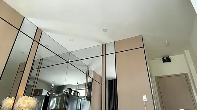 LezlieGreet online show from November 28, 4:23 am