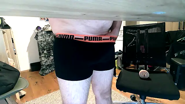 Snapshot of michaelm1983 chatting on November 17, 8:07 am michaelm1983 online show from November 17, 8:07 am