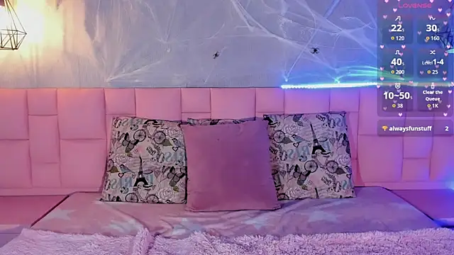 Snapshot of Lexyy_Bluee chatting on October 24, 4:17 pm Lexyy Bluee online show from October 24, 4:17 pm