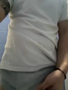 Snapshot of 9999Alez chatting on October 30, 2:43 am 9999Alez online show from October 30, 2:43 am