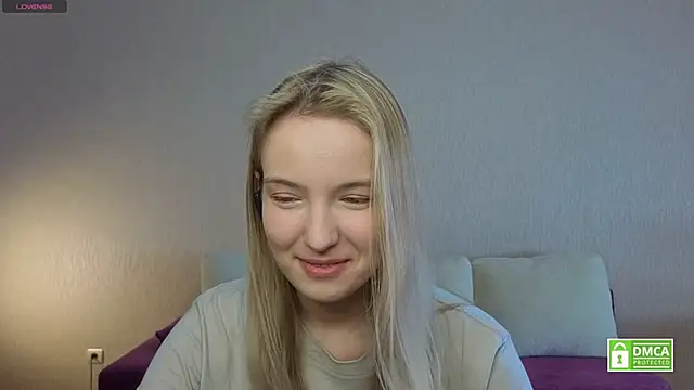 HongTomczak online show from June 16, 7:41 am