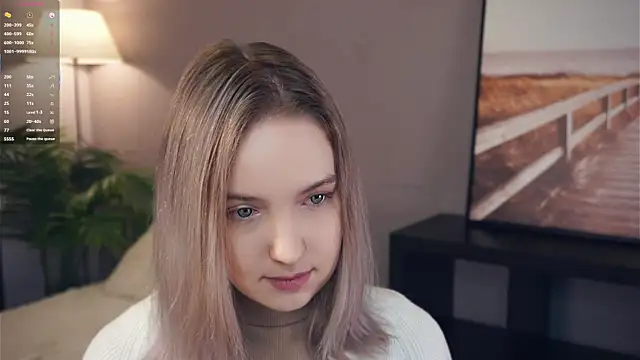 HongTomczak online show from December 17, 7:35 am