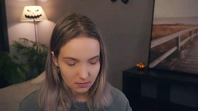 HongTomczak online show from November 13, 7:23 am