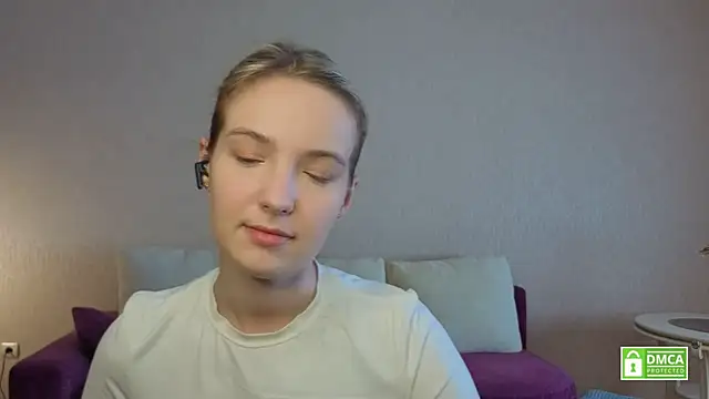 HongTomczak online show from July 15, 6:20 am