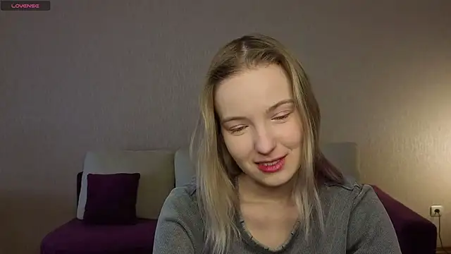 HongTomczak online show from April 13, 7:45 am