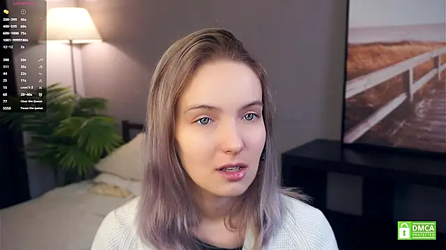 HongTomczak online show from December 2, 7:43 am