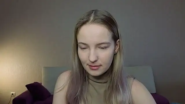 Snapshot of HongTomczak chatting on April 30, 7:37 am HongTomczak online show from April 30, 7:37 am