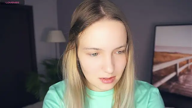 Snapshot of HongTomczak chatting on September 9, 6:34 am HongTomczak online show from September 9, 6:34 am