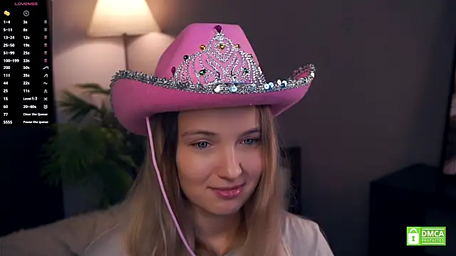 HongTomczak online show from October 30, 7:28 am