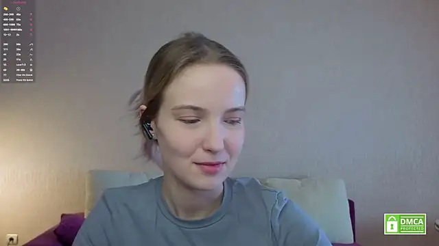 Snapshot of HongTomczak chatting on April 23, 7:37 am HongTomczak online show from April 23, 7:37 am