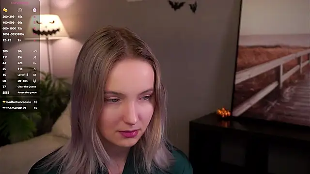 HongTomczak online show from November 17, 10:19 am