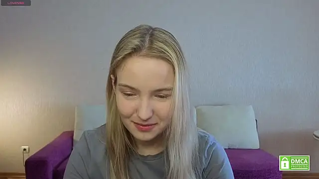 HongTomczak online show from June 20, 7:46 am