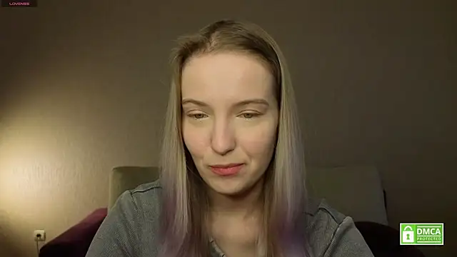 HongTomczak online show from April 3, 7:37 am