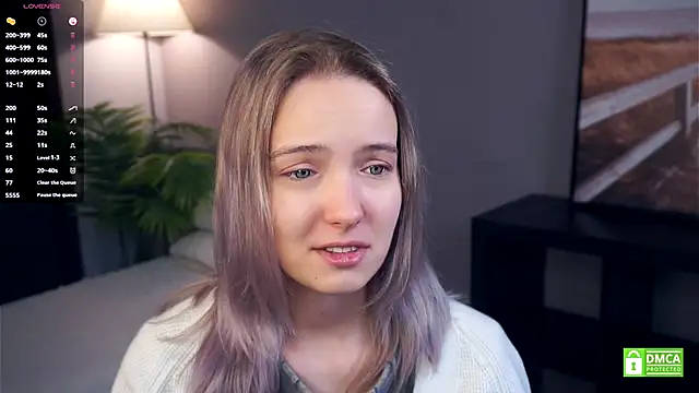 HongTomczak online show from December 1, 7:31 am