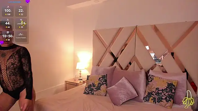 Snapshot of cloemorwen chatting on November 17, 4:05 am cloemorwen online show from November 17, 4:05 am