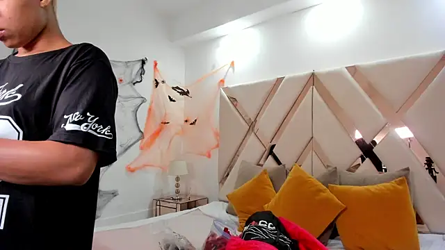 Snapshot of cloemorwen chatting on October 27, 9:49 pm cloemorwen online show from October 27, 9:49 pm