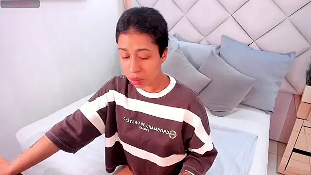 Snapshot of cloemorwen chatting on December 3, 10:09 pm cloemorwen online show from December 3, 10:09 pm