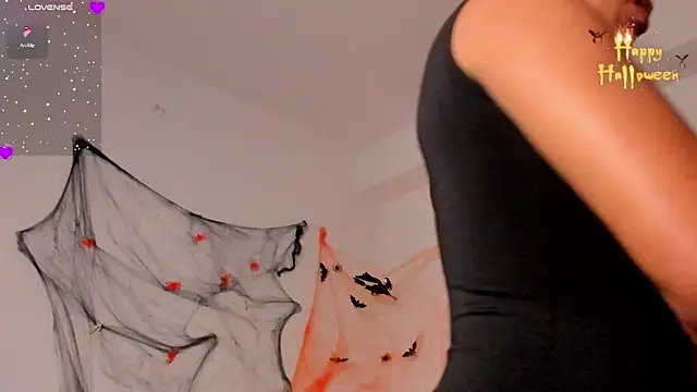 Snapshot of cloemorwen chatting on October 22, 9:46 pm cloemorwen online show from October 22, 9:46 pm