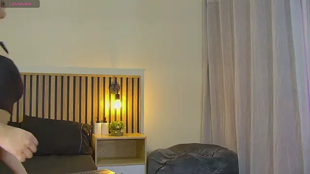 emma morales  online show from November 24, 11:54 am