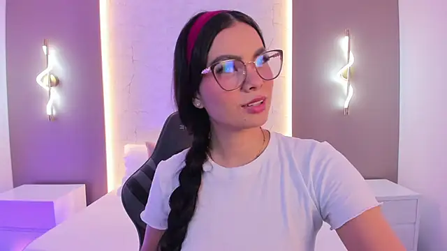 emily tolson online show from February 17, 7:22 pm