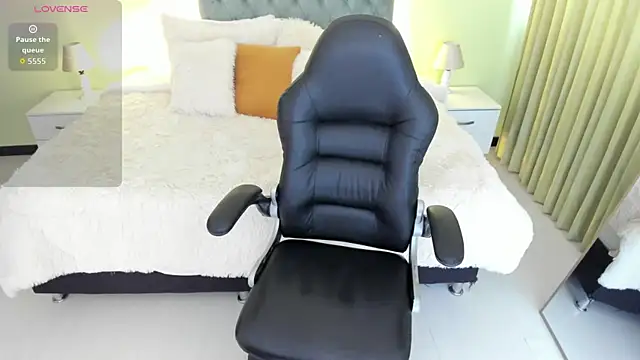 Camille Olsen  online show from October 31, 12:24 pm