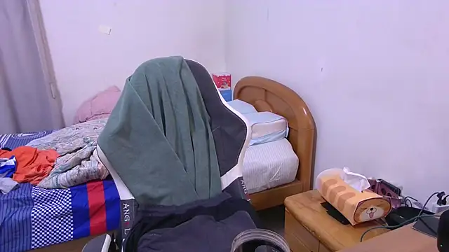 iron0401 online show from February 27, 4:07 pm