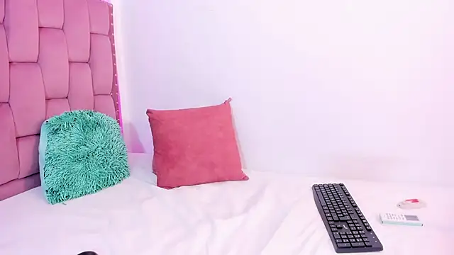 Mia Duarte1 online show from December 13, 8:04 pm