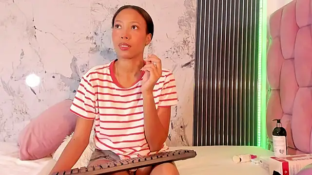 Mia Duarte1 online show from November 6, 7:29 pm