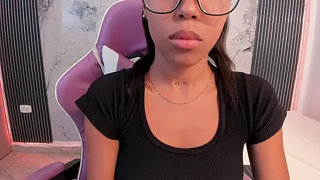 Snapshot of Mia_Duarte1 chatting on June 25, 7:19 pm Mia Duarte1 online show from June 25, 7:19 pm