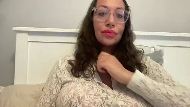RosaFreya online show from May 27, 2:57 pm
