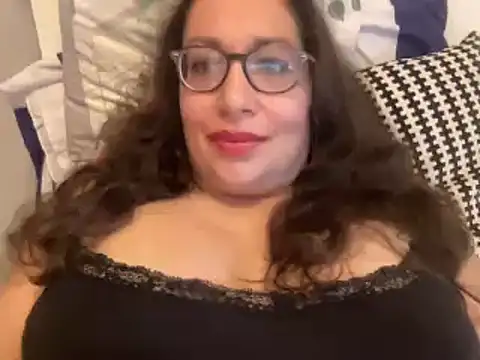 Snapshot of RosaFreya chatting on September 25, 11:05 am RosaFreya online show from September 25, 11:05 am