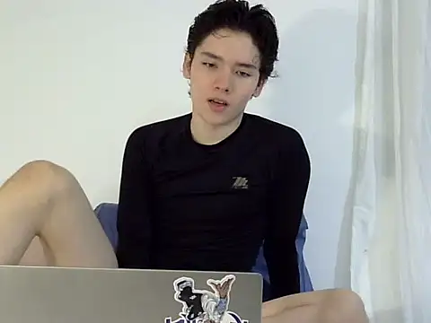 Snapshot of boxedtwink18 chatting on October 22, 3:39 am boxedtwink18 online show from October 22, 3:39 am