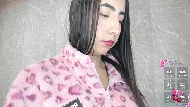 Snapshot of Sophi_Thaylorr chatting on October 15, 1:30 pm Sophi Thaylorr online show from October 15, 1:30 pm