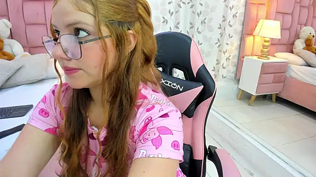 Snapshot of EimmyJones chatting on October 14, 3:29 am EimmyJones online show from October 14, 3:29 am
