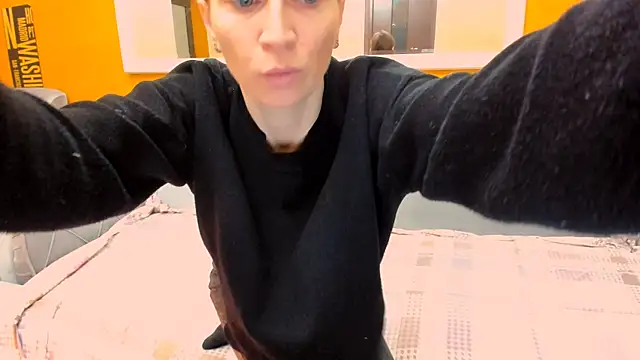 Roxee33 online show from December 2, 7:26 pm