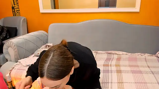 Roxee33 online show from December 5, 7:45 pm