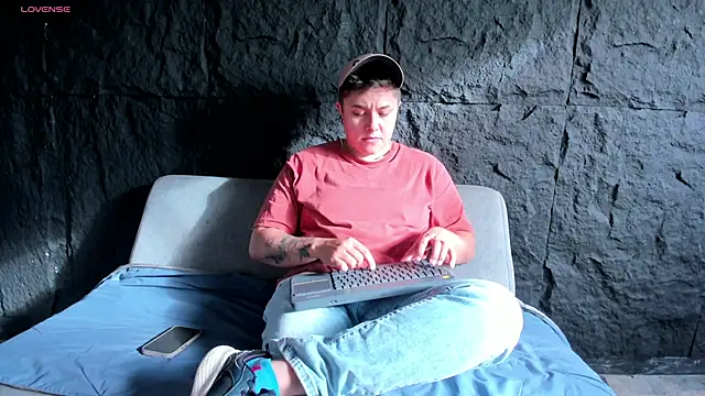 Snapshot of IanGilbert chatting on November 6, 9:08 pm IanGilbert online show from November 6, 9:08 pm