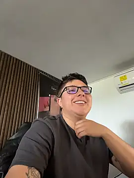 Snapshot of IanGilbert chatting on November 5, 6:00 pm IanGilbert online show from November 5, 6:00 pm