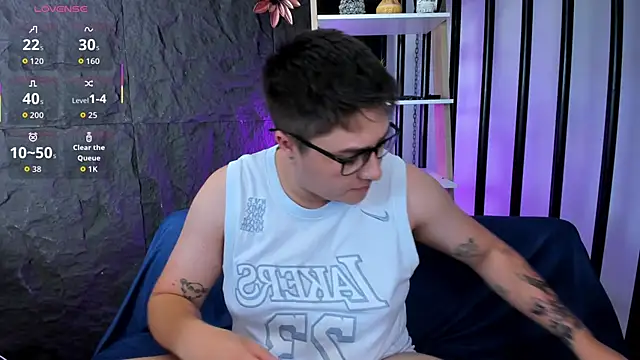 Snapshot of IanGilbert chatting on October 16, 9:34 pm IanGilbert online show from October 16, 9:34 pm