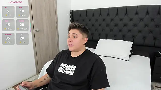 Snapshot of IanGilbert chatting on November 24, 7:58 pm IanGilbert online show from November 24, 7:58 pm