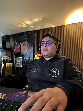 IanGilbert online show from December 20, 7:00 am