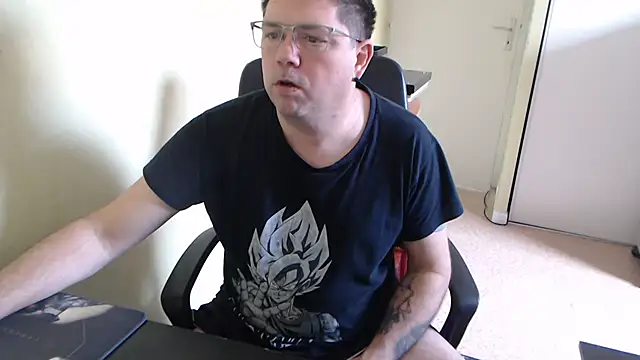 Snapshot of blueandwhite1 chatting on March 19, 8:55 am blueandwhite1 online show from March 19, 8:55 am