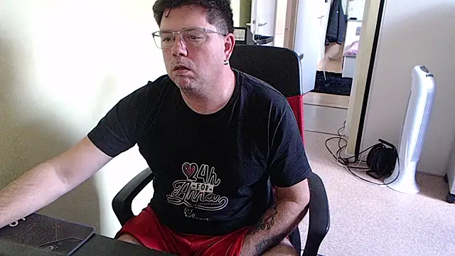 Snapshot of blueandwhite1 chatting on October 22, 3:00 pm blueandwhite1 online show from October 22, 3:00 pm